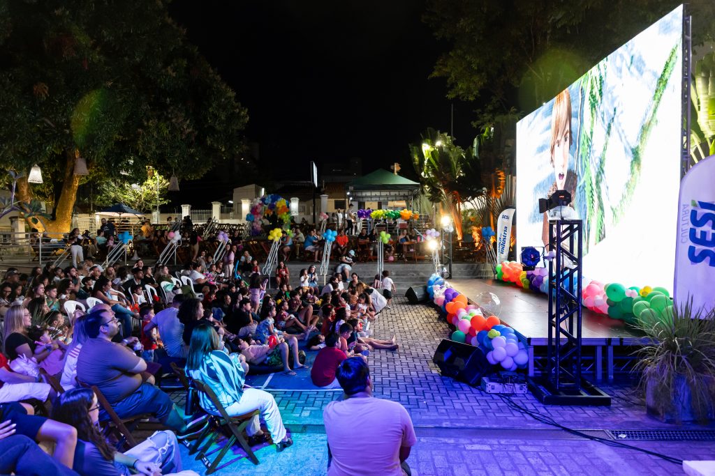 Segunda sessão do Cine Solar Família reúne crianças e famílias em tarde de cinema e brincadeiras no Solar Bela Vista